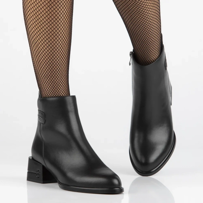 Leather ankle boots Filippo DBT6323/24 BK black