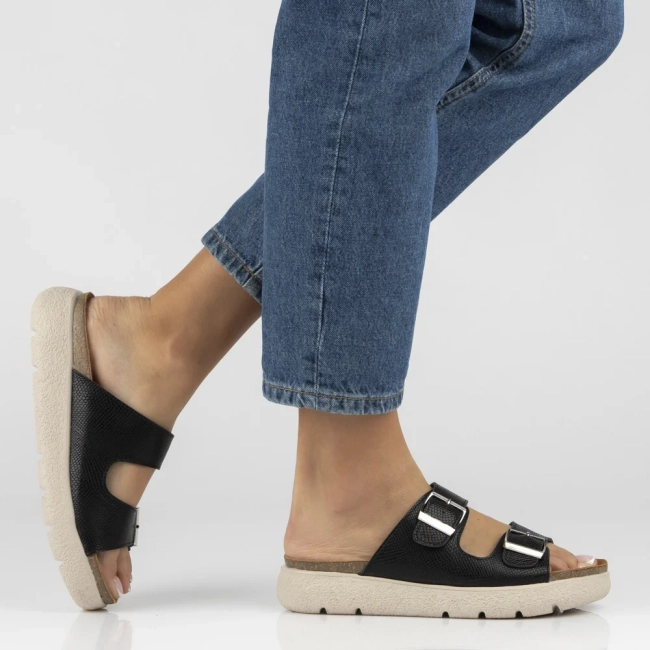 Skórzane klapki Filippo DK7925/26 BK czarne