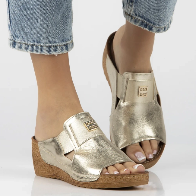 Leather flip-flops Filippo 50109 gold