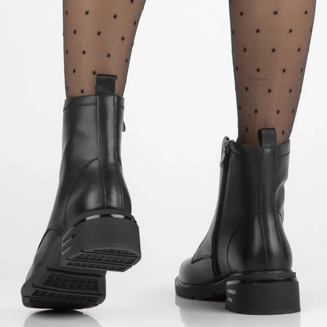 Leather ankle boots Filippo DBT6326/24 BK black