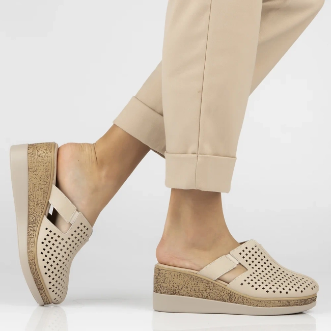 Leather flip-flops Filippo DK6818/26 BE beige