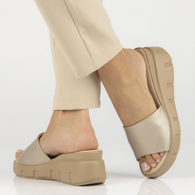 Leather flip-flops Filippo DK4454/23 GO gold