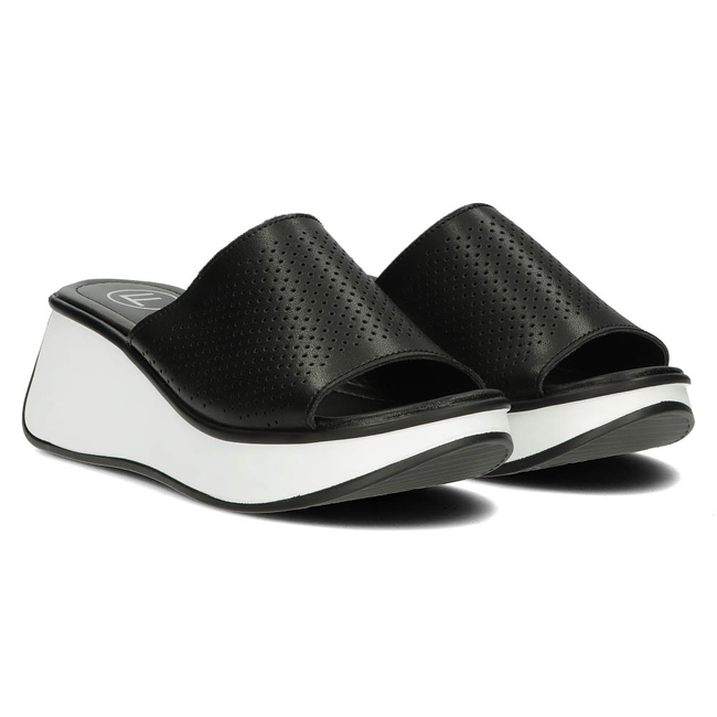 Skórzane klapki Filippo DK3614/22 BK czarne