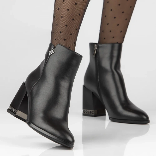 Leather ankle boots Filippo DBT6001/23 BK black