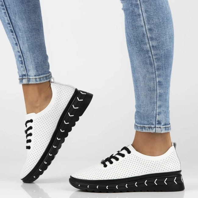 Skórzane półbuty na platformie Filippo DP6800/25 WH białe