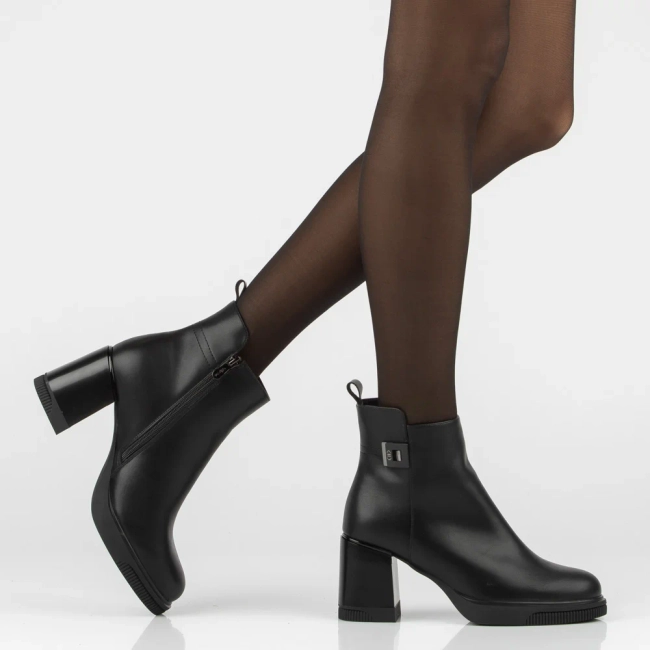 Leather heeled ankle boots Filippo DBT8184/26 BK black