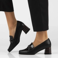 Skórzane półbuty na obcasie Filippo DP6196/24 BK czarne