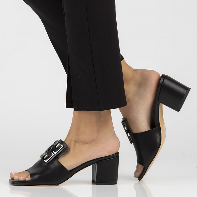 Skórzane klapki Filippo DK3731/22 BK czarne