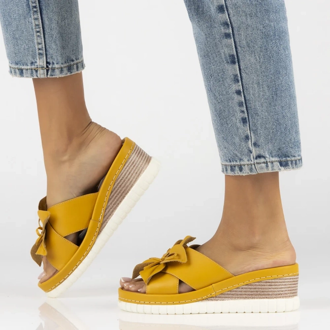 Leather flip-flops Artiker 52C0504 yellow