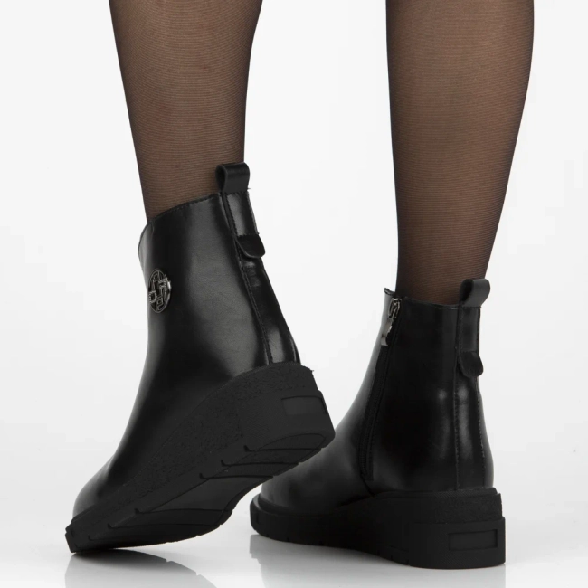 Leather ankle boots Filippo DBT7144/25 BK black