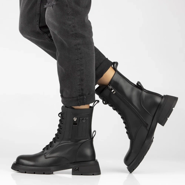 Skórzane botki typu workery Artiker 53C0212 czarne