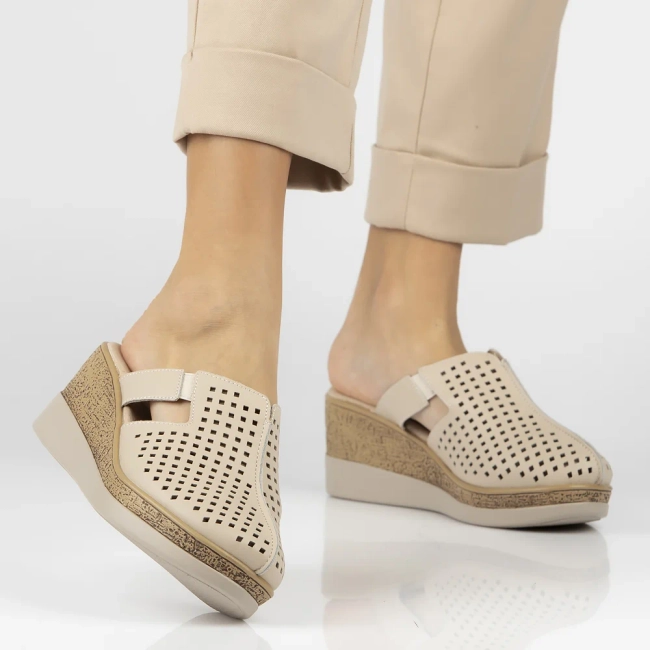 Leather flip-flops Filippo DK6818/26 BE beige
