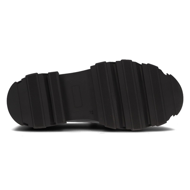 Skórzane półbuty Filippo 20083 czarne lakierowane