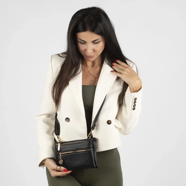 Czarna torebka gold accent