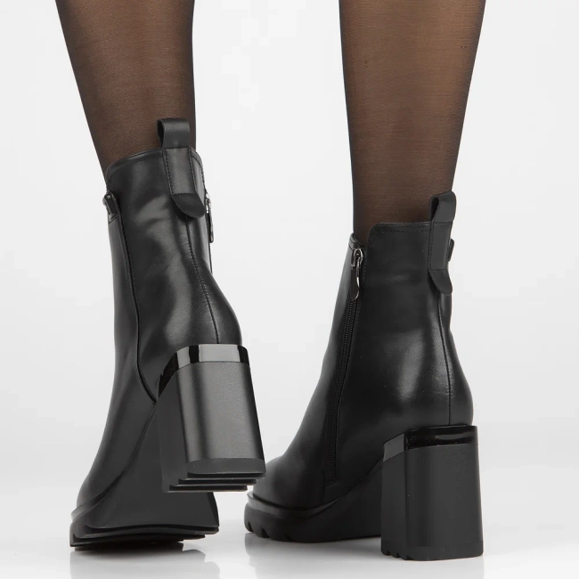 Leather ankle boots Filippo DBT6584/24 BK black