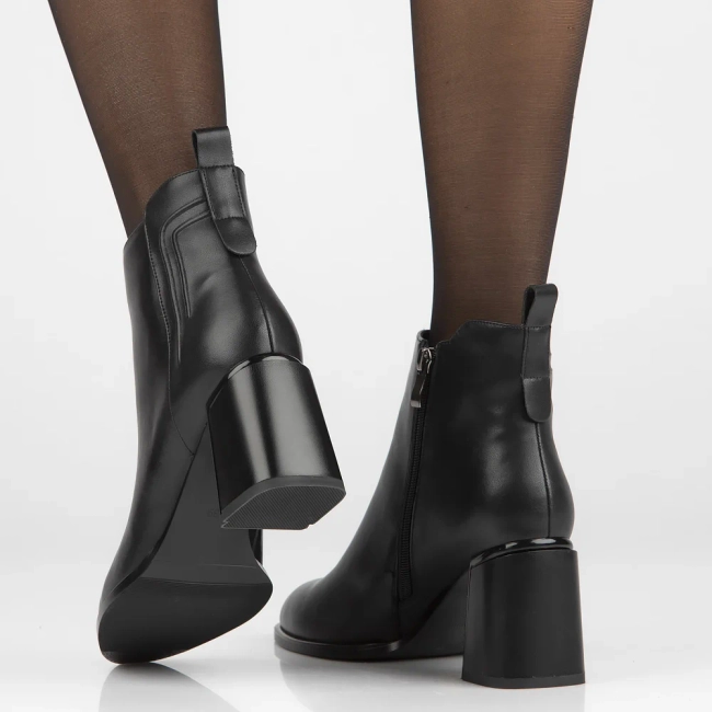 Leather ankle boots Filippo DBT6327/24 BK black