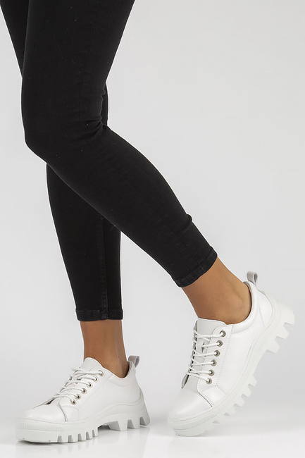 Leather sneakers FILIPPO DP3522/22 WH białe