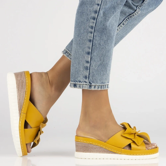 Leather flip-flops Artiker 52C0504 yellow