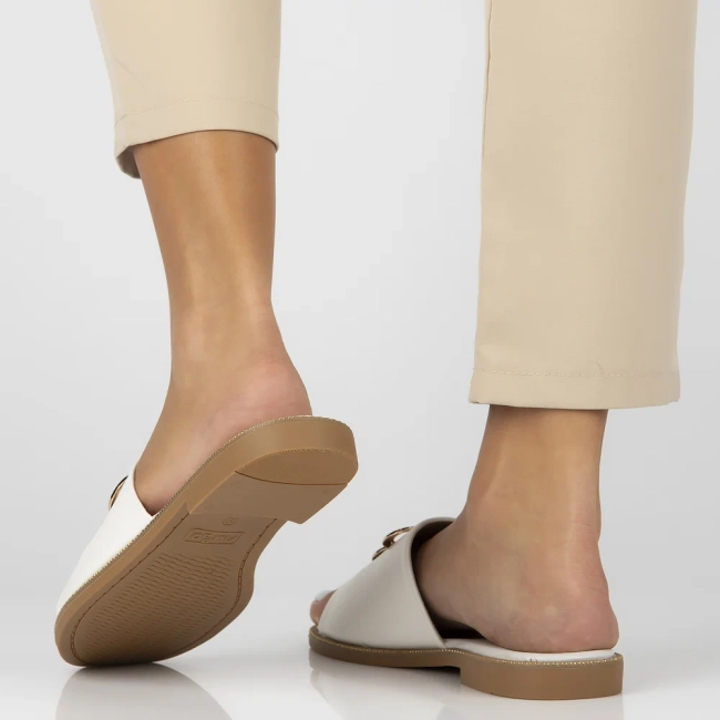 Klapki Filippo DK6905/25 WH białe