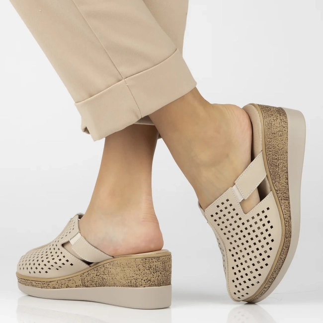 Leather flip-flops Filippo DK6818/25 BE beige