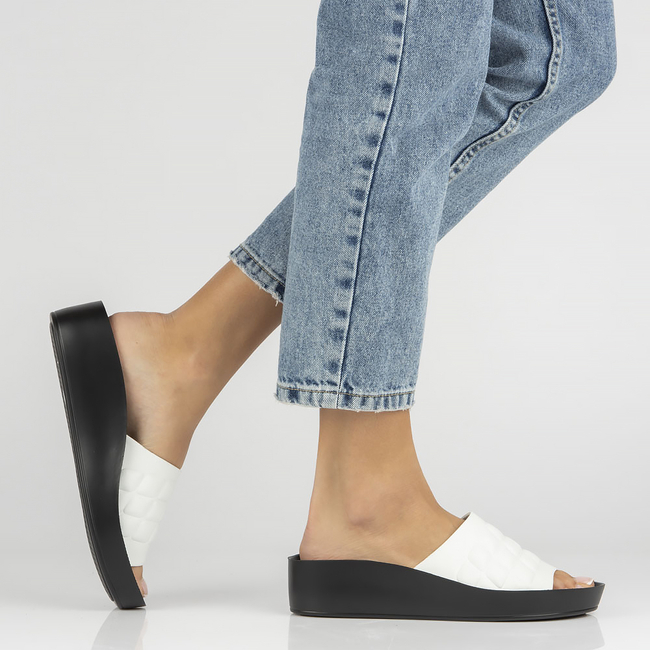 Leather flip-flops Filippo DK4464/23 WH white