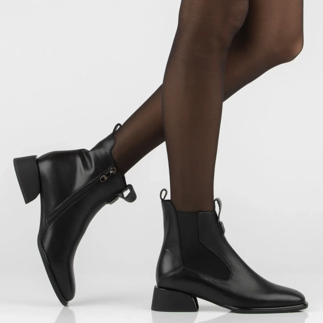 Leather heeled ankle boots Filippo DBT8136/26 BK black