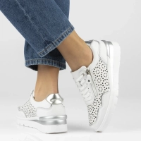 Skórzane sneakersy na platformie Filippo DP7677/26 WH białe