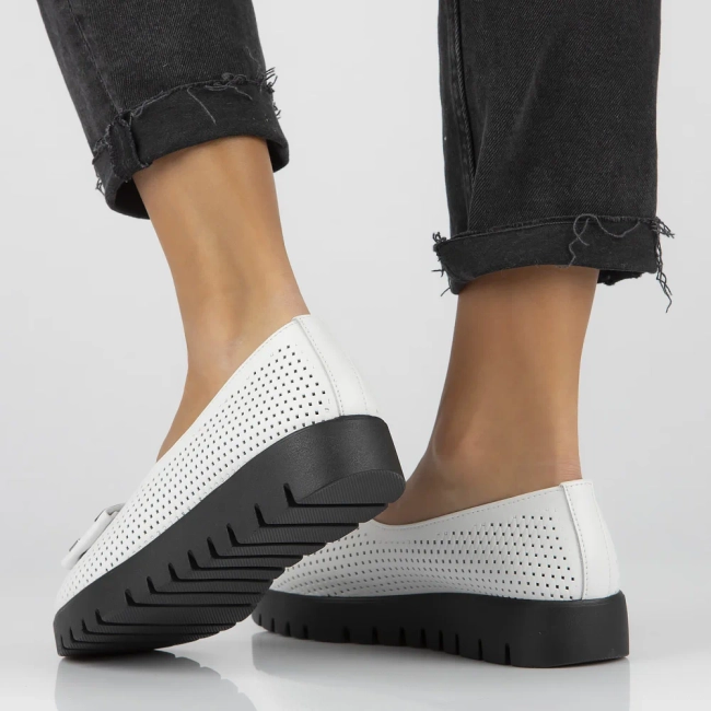 Skórzane półbuty na platformie Filippo DP6043/24 WH białe