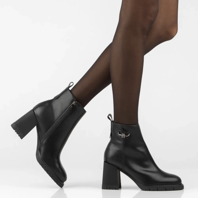 Leather heeled ankle boots Filippo DBT8187/26 BK black