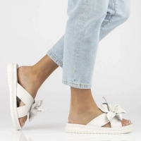 Skórzane klapki Filippo DK7762/26 WH białe