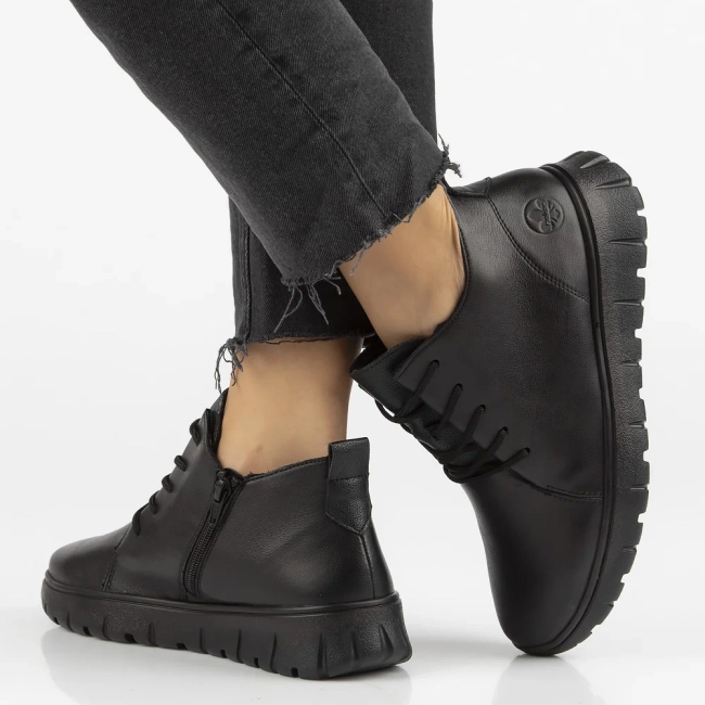 Skórzane botki Rieker N1331-00 czarne