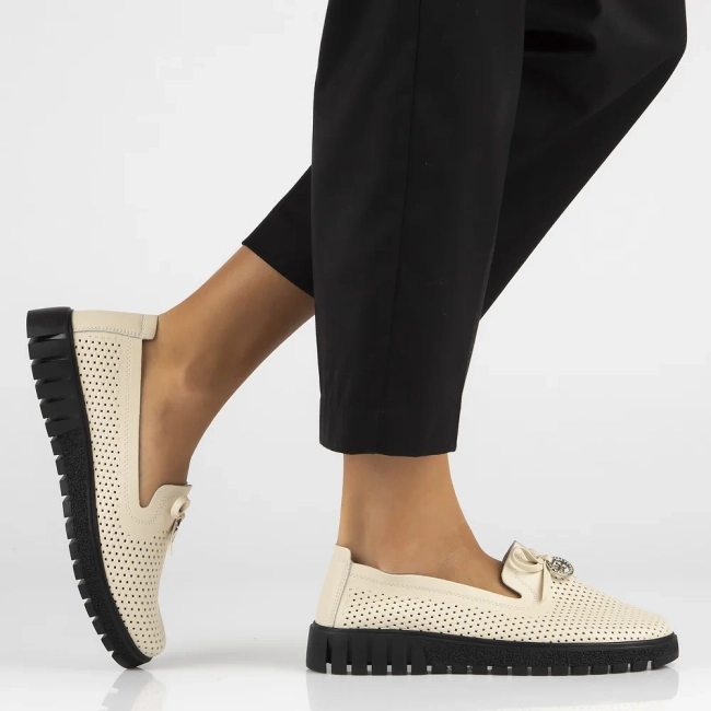 Skórzane półbuty na platformie Filippo DP6057/24 BE beżowe