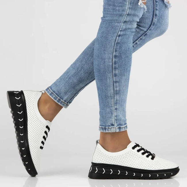 Skórzane półbuty na platformie Filippo DP6800/25 WH białe