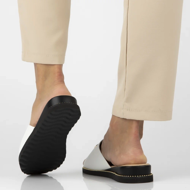 Leather flip-flops Filippo DK7042/25 WH white