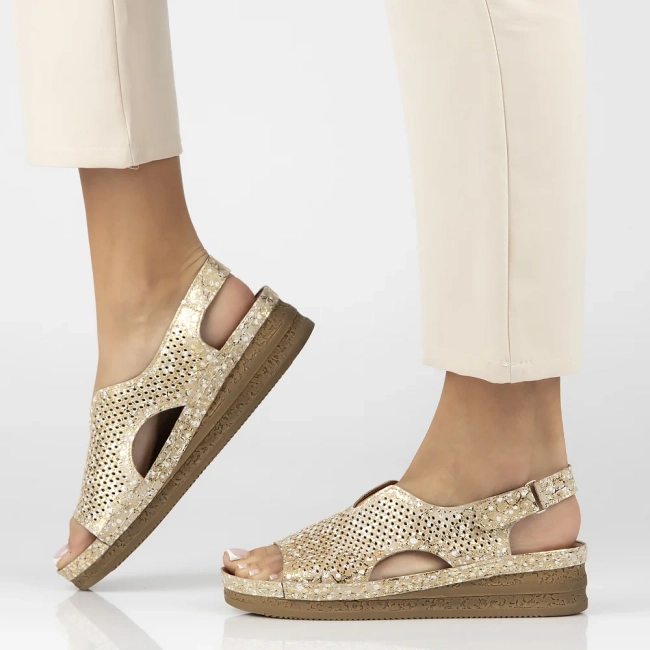 Leather sandals Maciejka L4494-25/00-1 gold