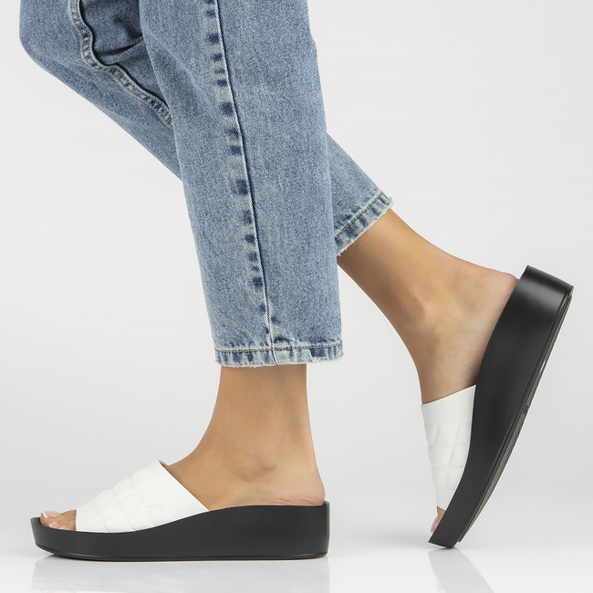 Leather flip-flops Filippo DK4464/23 WH white