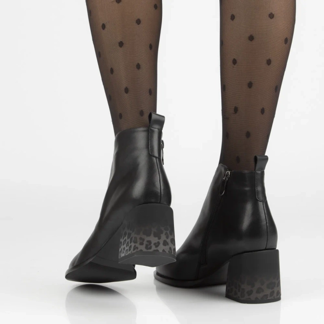 Leather ankle boots Filippo DBT7356/25 BK black