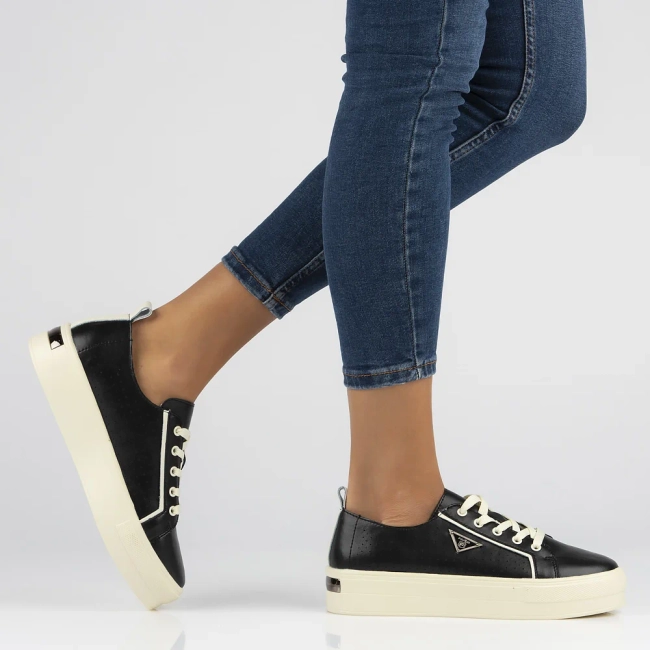 Skórzane półbuty na platformie DP6025/24 BK czarne