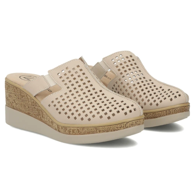 Leather flip-flops Filippo DK6818/26 BE beige