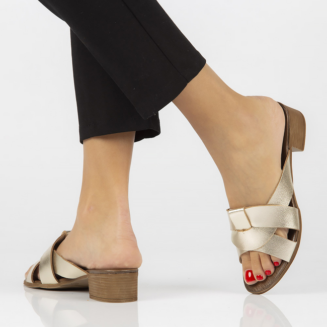 Leather flip-flops Filippo 40236 gold