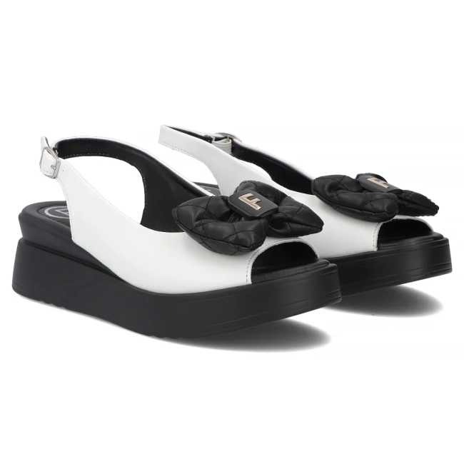 Skórzane sandały na platformie Filippo DS7805/26 WH białe