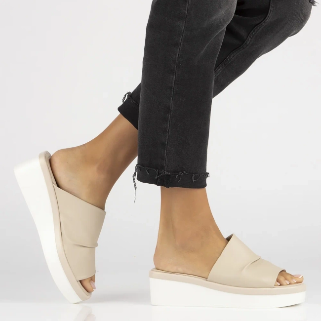 Leather flip-flops Filippo DK6147/24 BE beige