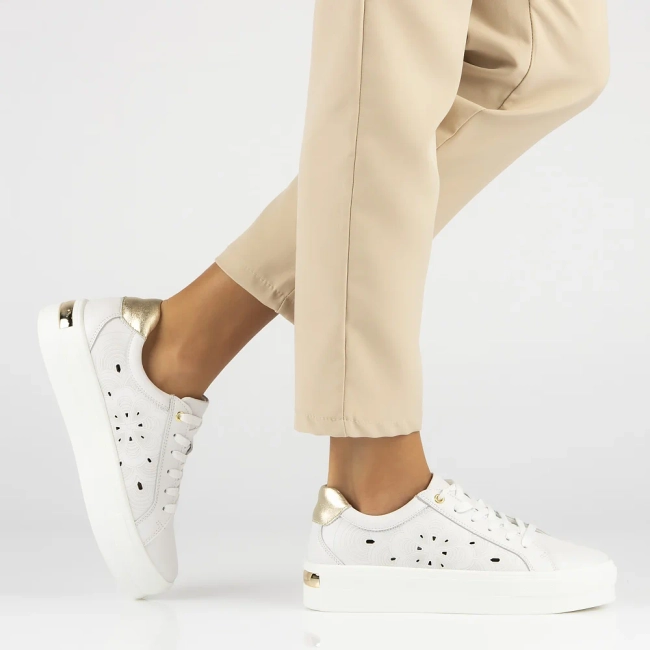 Skórzane półbuty na platformie Filippo DP6015/24 WH białe