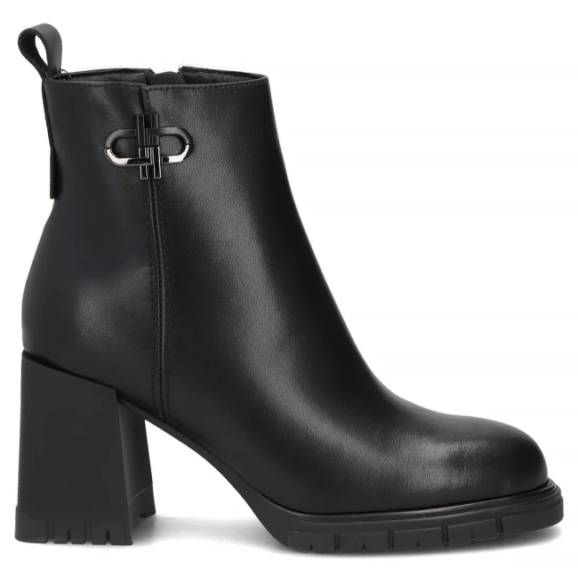 Leather heeled ankle boots Filippo DBT8187/26 BK black