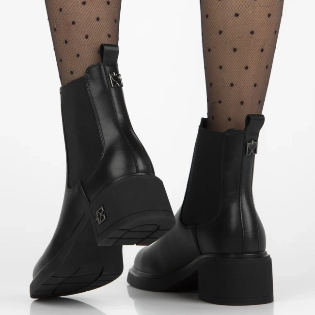 Leather ankle boots Filippo DBT7198/25 BK black