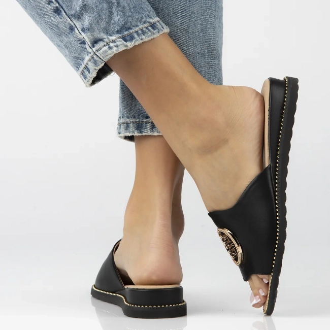 Skórzane klapki Filippo DK7042/25 BK czarne