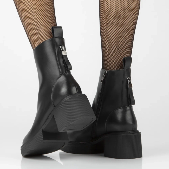 Leather ankle boots Filippo DBT6403/24 BK black