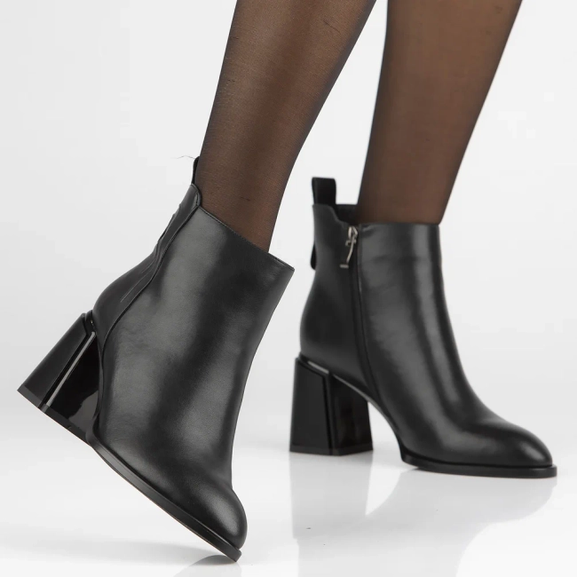 Leather ankle boots Filippo DBT6327/24 BK black