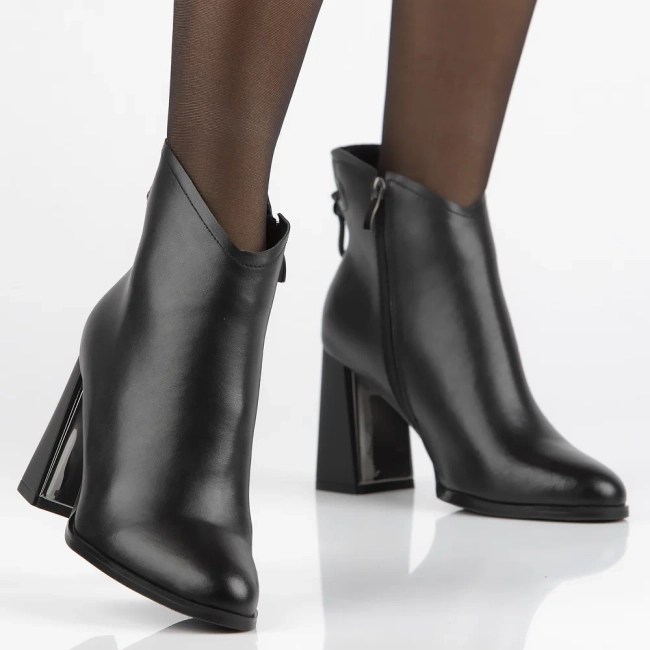 Leather ankle boots Filippo DBT6328/24 BK black