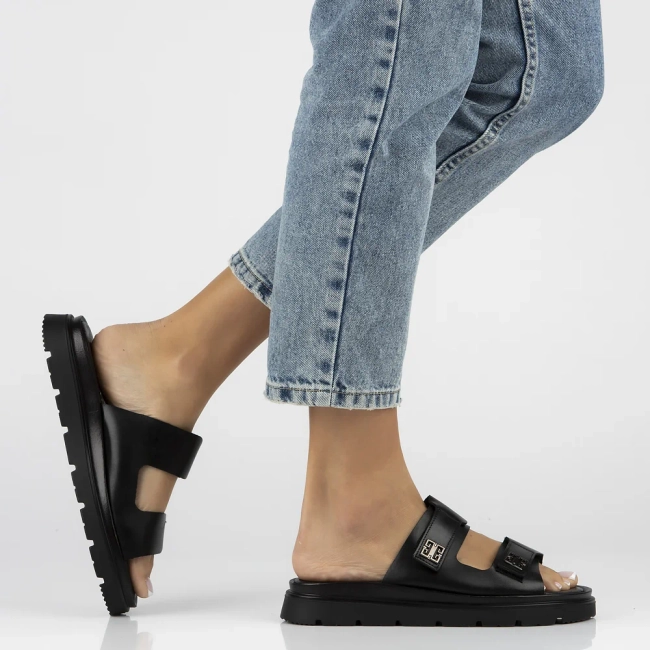 Leather flip-flops Filippo 40439 black